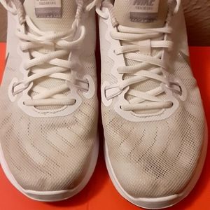 Women Nike Tennis (size 8)